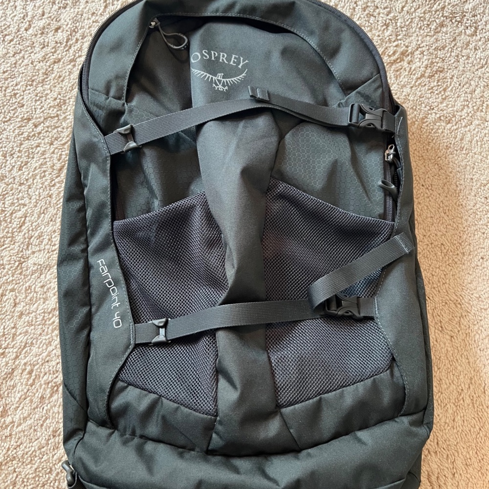 Osprey Farpoint 40 Green Backpack Travel